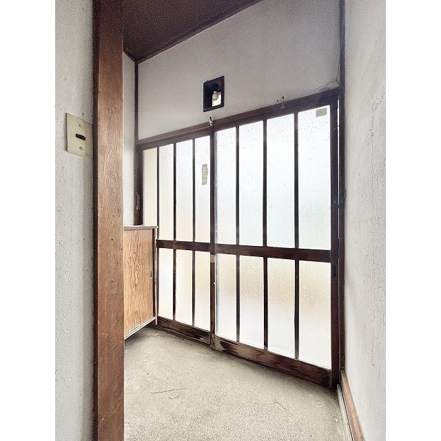 植松戸建の玄関