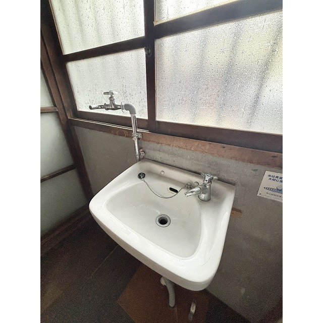 植松戸建の洗面所
