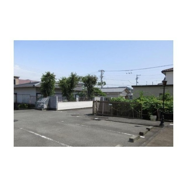 ハイグレースＭの駐車場