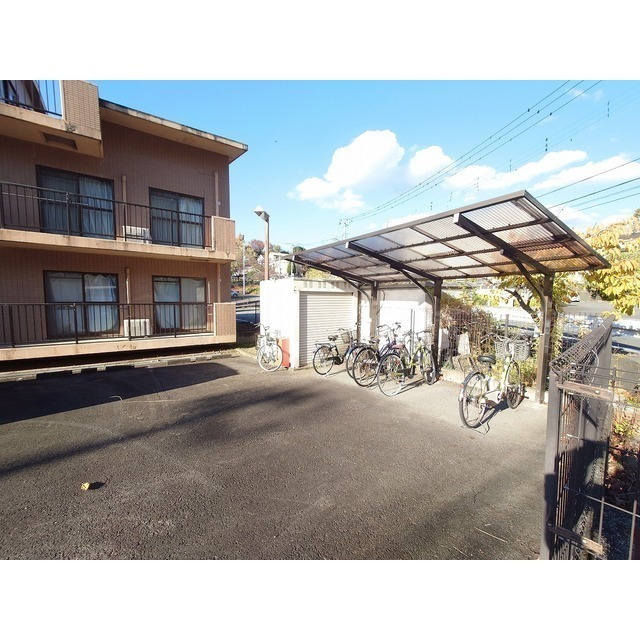 ロイヤルプラザ高田の駐車場