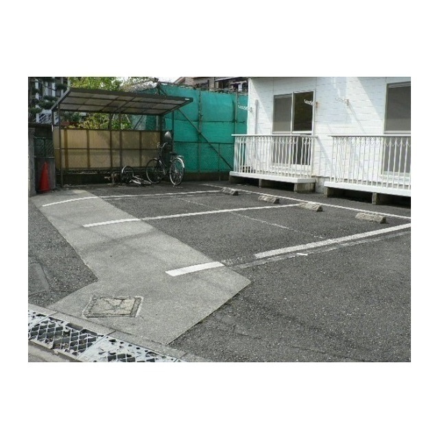 コーポバーディーⅡの駐車場