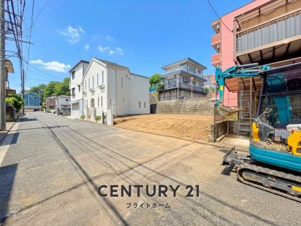 横浜市保土ケ谷区狩場町の新築一戸建の前面道路含む現地写真|閑静な住宅街につき住環境良好です♪
お気軽にお問い合わせください。