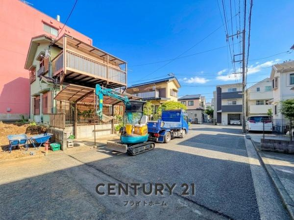 横浜市保土ケ谷区狩場町の新築一戸建の前面道路含む現地写真|前面道路が広いので、安心して駐車可能です！
是非現地へお越しください。