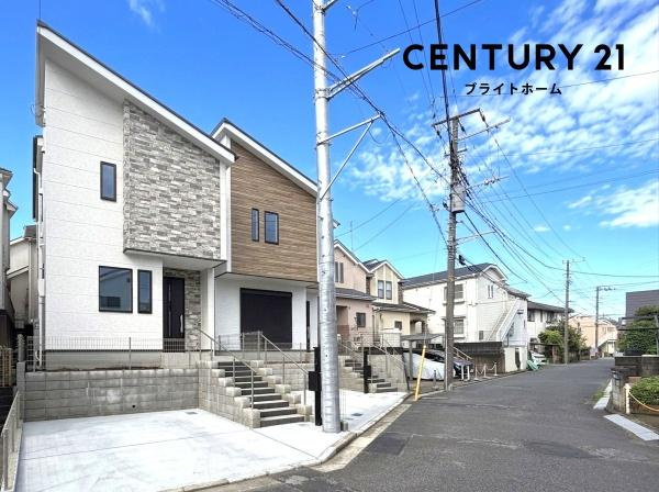 横浜市旭区南希望が丘の新築一戸建の前面道路含む現地写真|前面道路が広いので、安心して駐車可能です！
是非現地へお越しください。