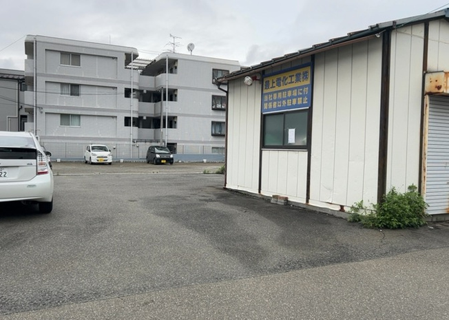 【外観】 | 土地の面積＝住宅面積ではありません。建ぺい率の問題などで、土地のある場所によって住宅を建てられる面積は限られています。高さもしかり、「土地」という言葉の中には、建築条件も含まれると考えておきましょう。