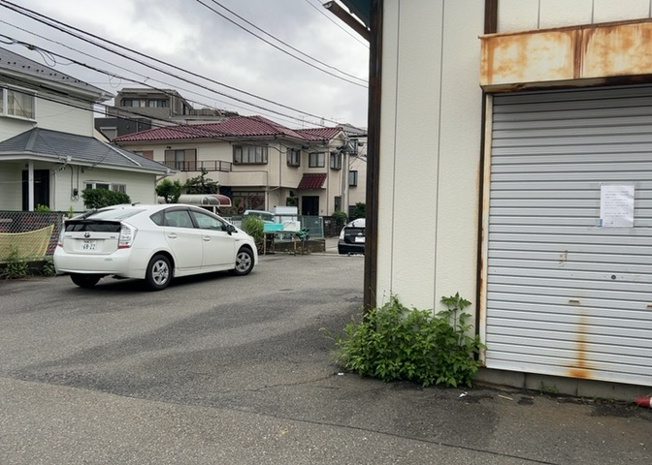 【外観】 | 家を建てる前提で土地を探している場合、地盤の丈夫さは譲れない条件の一つです。地盤が脆弱だと追加工事が必要となります。また、過去に地盤沈下や液状化現象を起こした土地は、できるだけ避けた方がいいでしょう。
