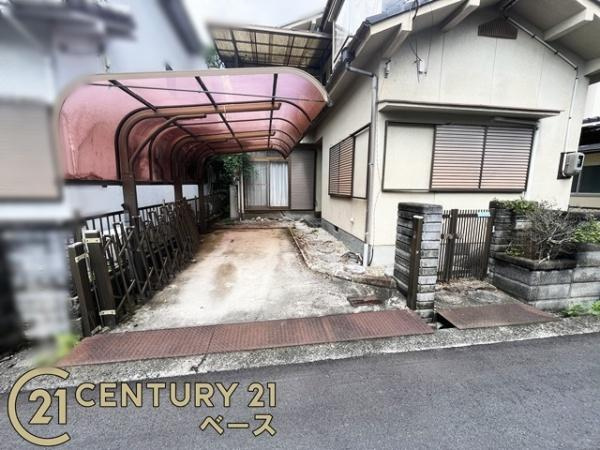 北葛城郡上牧町松里園２丁目　中古戸建の駐車場