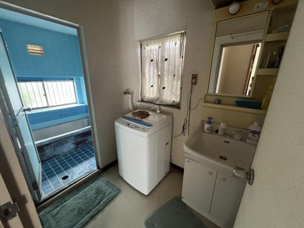 北葛城郡上牧町松里園２丁目　中古戸建の独立洗面台