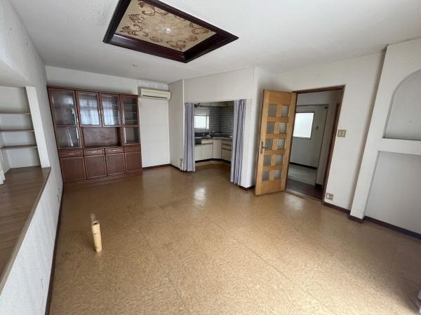 北葛城郡上牧町松里園２丁目　中古戸建の居間・リビング