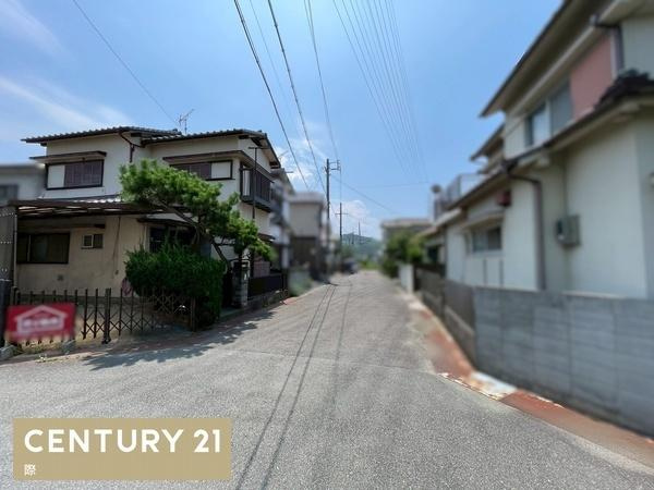和歌山市鳴神　中古戸建の前面道路含む現地写真