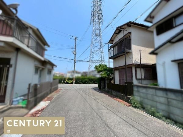 和歌山市鳴神　中古戸建の前面道路含む現地写真