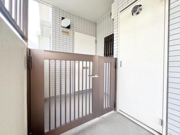 サニークレスト湘南八景５の玄関