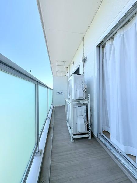 三ツ沢ハイタウン１号棟のバルコニー