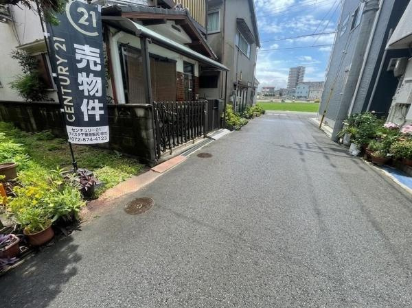 【前面道路含む現地写真】 | （写真については一部、草の除去等加工をしております。）