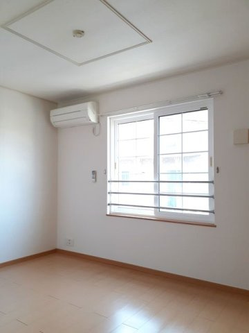 富山市婦中町田島のアパートの内装