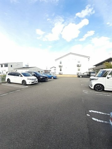 クレールの駐車場
