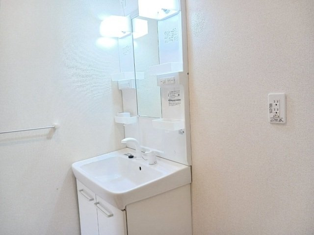 メゾンＮａＮａⅡの洗面所|忙しい朝には欠かせない洗面所です