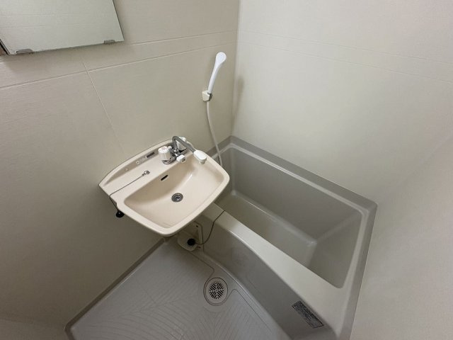 レオパレスルーブルⅡの浴室