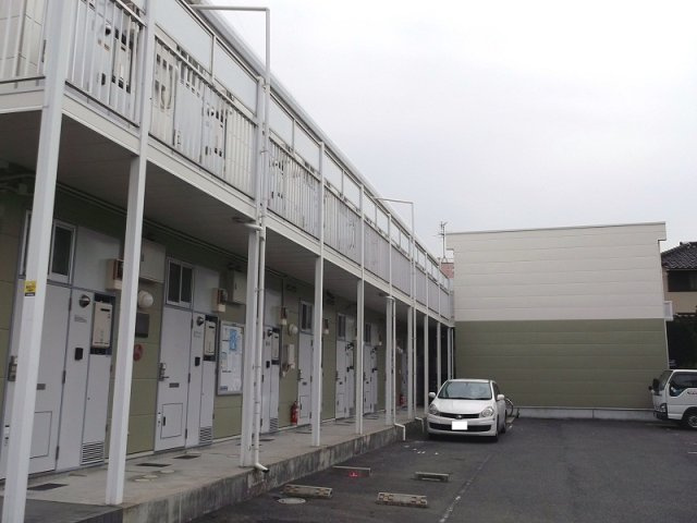 レオパレス諏訪森の外観