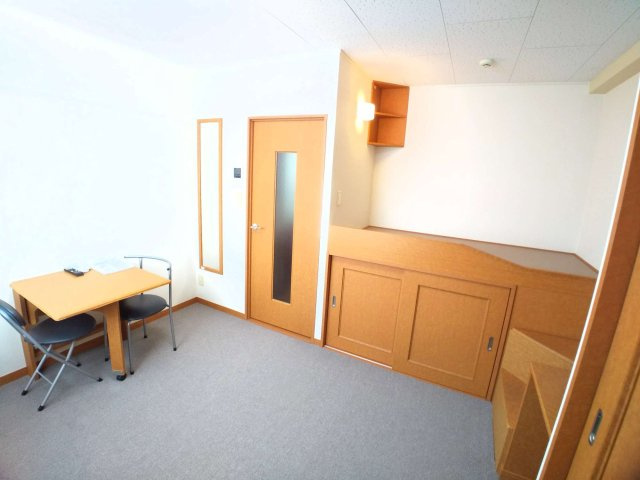 レオパレスブリッサ北花田の寝室|使いやすく機能的なお部屋
