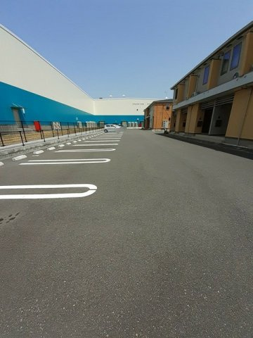 ミニョン　ノンブリル川之江Ａの駐車場