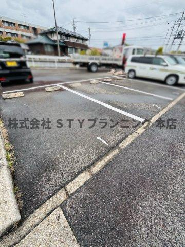 仲介手数料０円！メープルコートの駐車場