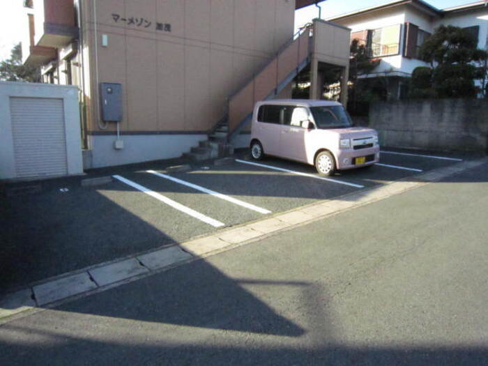 マーメゾン 加茂の駐車場
