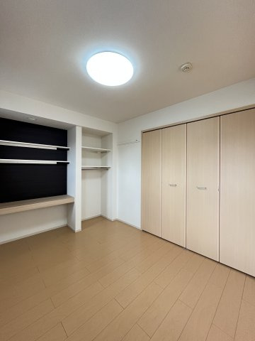 ラルーチェの洋室