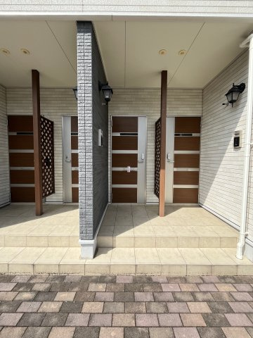 ラルーチェの玄関