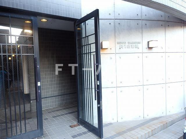ＲＯＳＥ　ＧＡＲＤＥＮ　Ｒ１２番館（Ｒ－０１２）のエントランス