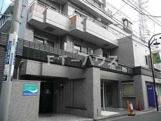 ダイニチ館Ｆ１２（Ｆ－０１２）のエントランス