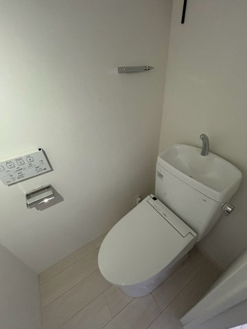 名古屋市中区千代田５丁目の賃貸マンションのトイレ