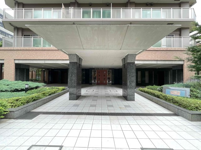 ライオンズタワー池袋のエントランス