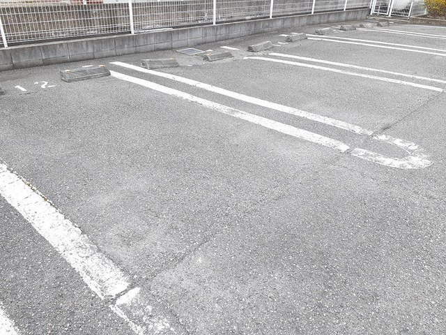 ヴェルサン・アベニュⅡの駐車場