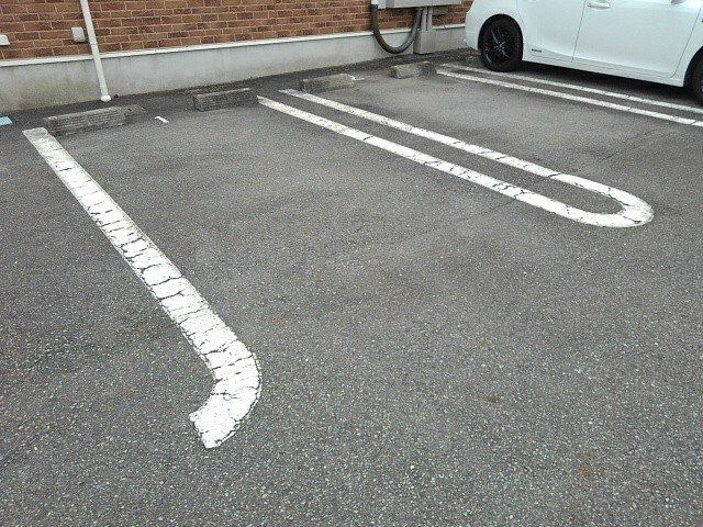 エクセラン播磨の駐車場