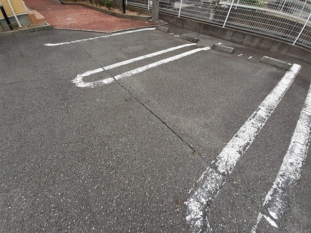 ヴェルサン・アベニュⅠの駐車場