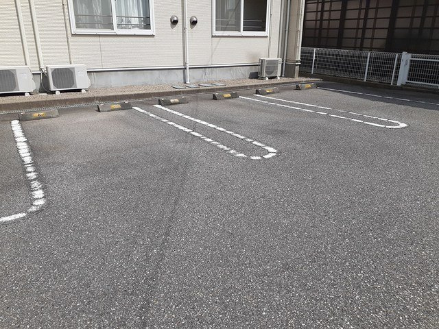 メゾン・ヌーベル　Ａの駐車場