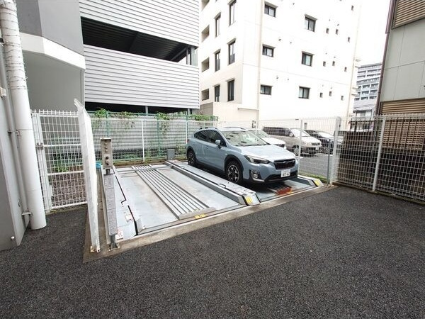 Ambiente 泉の駐車場