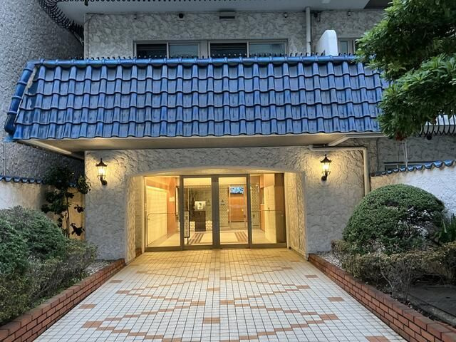 秀和田町レジデンスのロビー