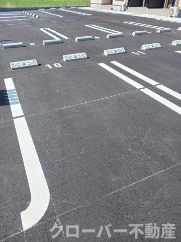 メゾンすずらんの駐車場