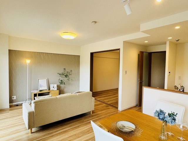 ライオンズマンション南大沢の内装|～16.0帖の明るいLDKで、家族団欒の時間をお過ごしいただけます～