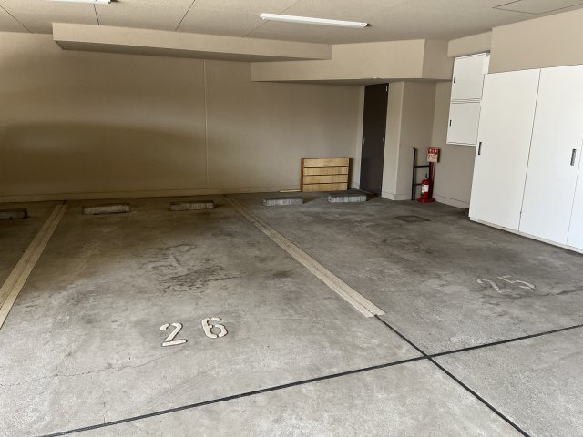 グローバル高田の駐車場