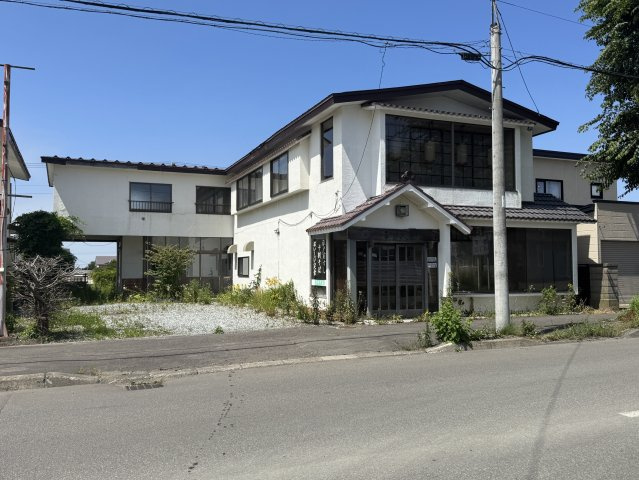 【事業用・住居用として可能性が広がる、約99.9坪のゆとりある店付住宅】