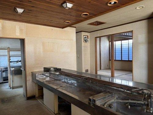 【事業用・住居用として可能性が広がる、約99.9坪のゆとりある店付住宅】の内装|業務用厨房完備！新たなビジネスを。