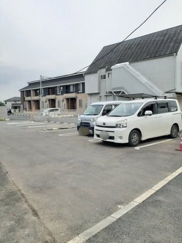 メゾンドゥシャトゥーⅡの駐車場
