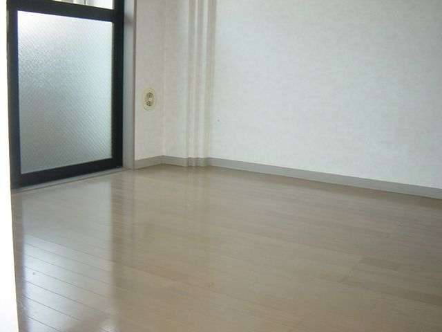 サンビレッヂⅠの内装|明るい色調の室内です