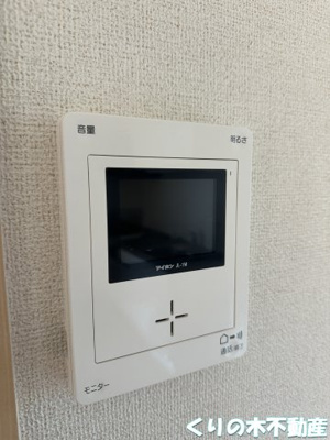 【セキュリティ】 | ヴィラ・フィオーレ | モニター付きインターホンです