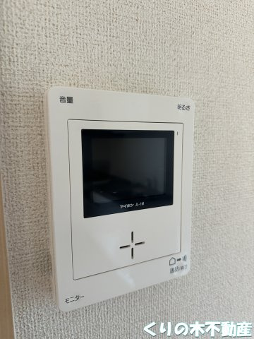 【セキュリティ】 | ヴィラ・フィオーレ | モニター付きインターホンです