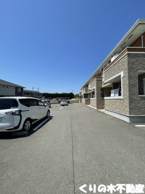 【駐車場】 | ヴィラ・フィオーレ | 駐車場があるので、車を買う予定の方も安心です