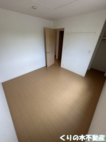 【寝室】 | ヴィラ・フィオーレ | 落ち着いて過ごせるお部屋なので、寝室にいかがでしょうか